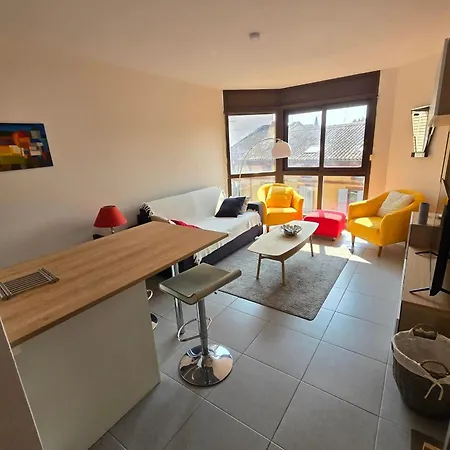1 Bedroom - Right In The Center *