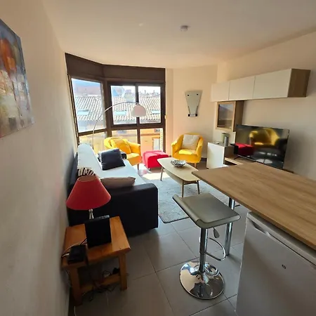 Attractive T2 - Right In The Center Тулуза